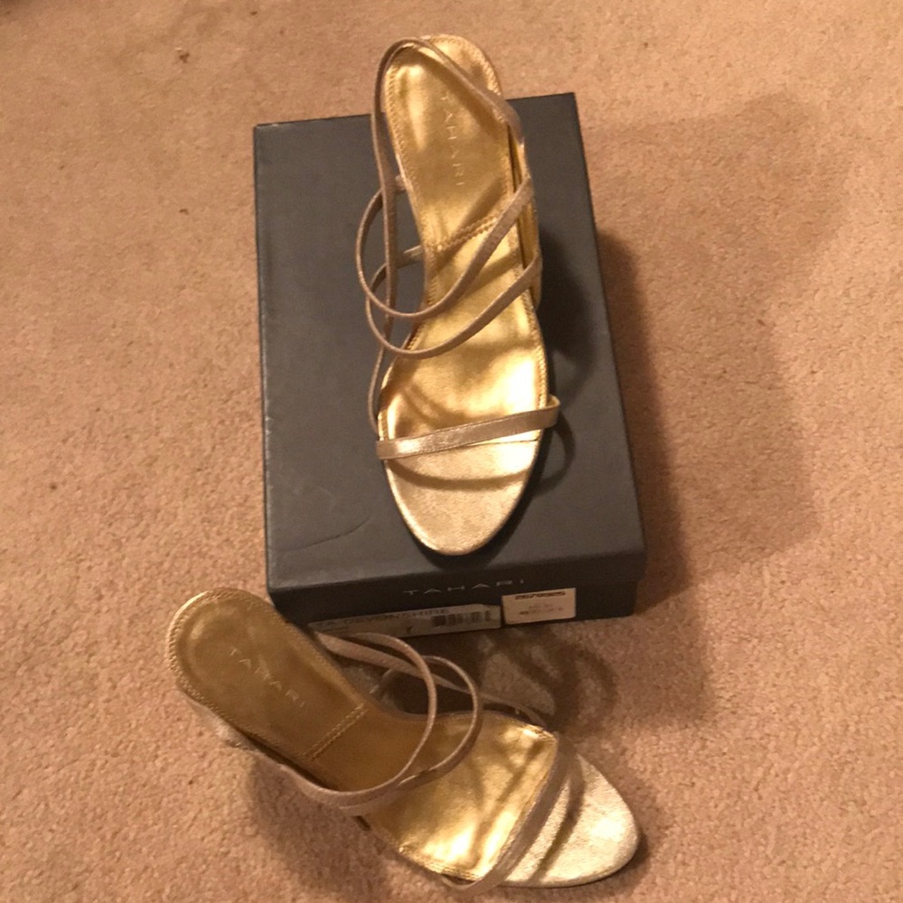 Tahari shoes size 9.5